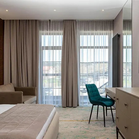 Crona Karpaty מלון 4*